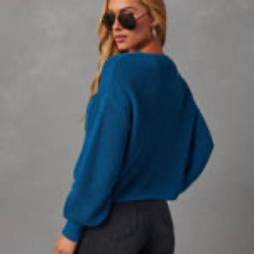 Vici Kerry Relaxed Long Sleeve Sweater Top like new size medium - Picture 4 of 7